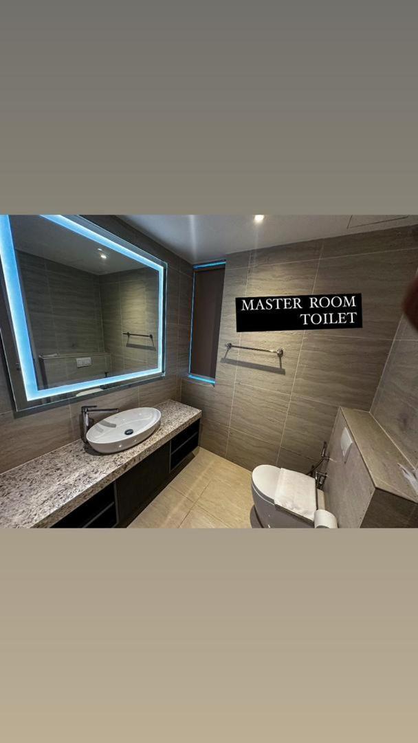 Axquisite Suites At Klcc Kuala Lumpur Exterior photo